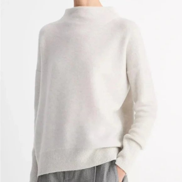 Vince light gray funnel neck plush cashmere sweater - Medium - Picture 3 of 8